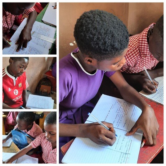 Collage mit 4 Bildern der Kinder aus Ghana beim Lernen in der Klasse